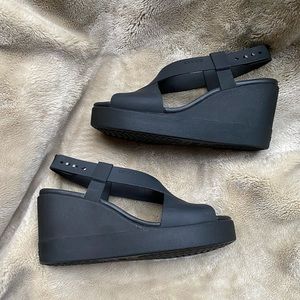 Crocs Brooklyn High Wedge!
